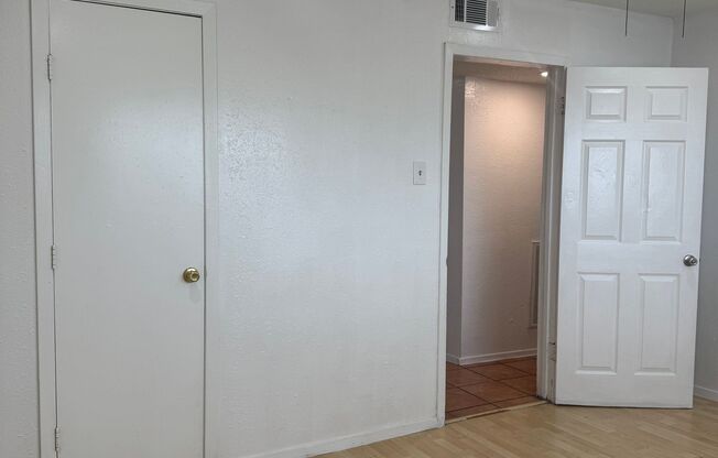 2 beds, 1 bath, 715 sqft, $1,340