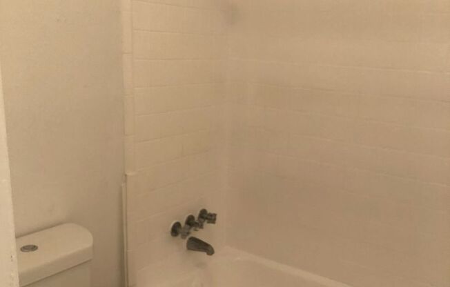 1 bed, 1 bath, 705 sqft, $900, Unit 25