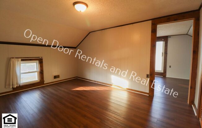 3 beds, 1.5 baths, 1,000 sqft, $1,095, Unit Apt A