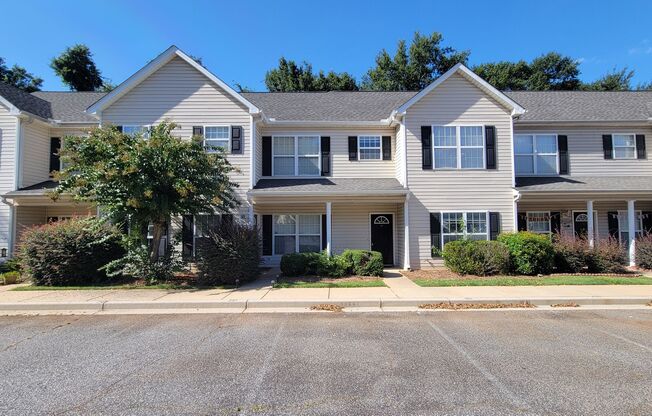 3 Bed, 2 Bath Townhome in Mauldin Available