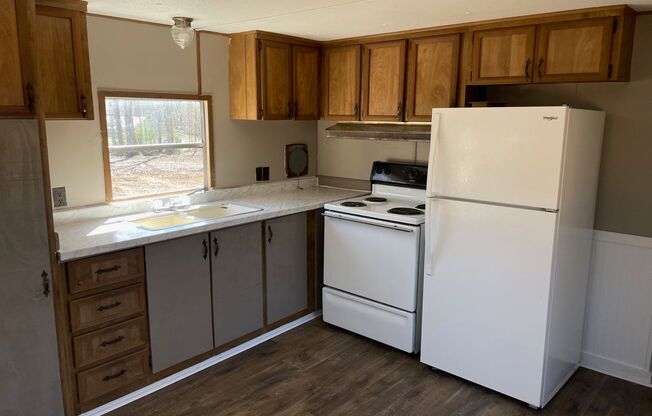 3 Bed, 1.5 Bath mobile home located in Star!! $900 month, $900 deposit!