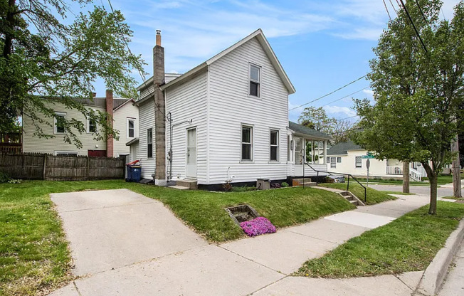928 BAXTER ST SE