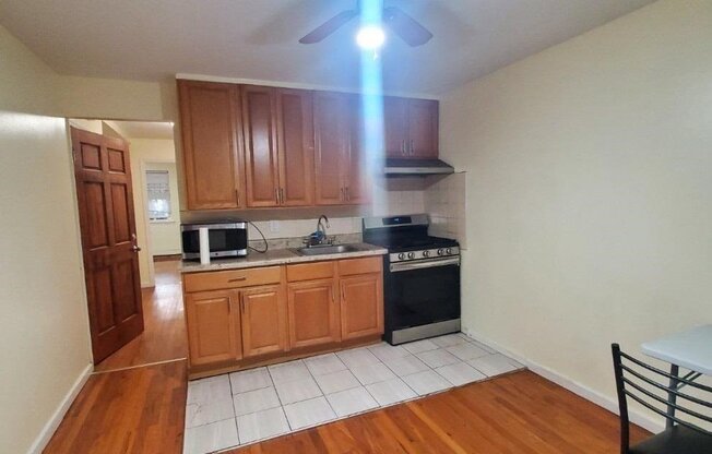 2 beds, 1 bath, $2,200