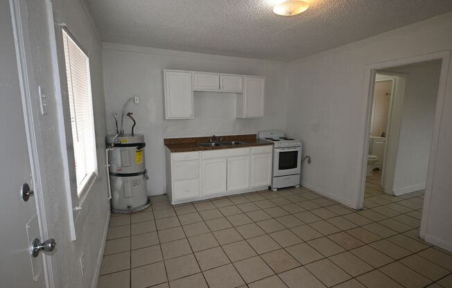 2 beds, 1 bath, $1,050