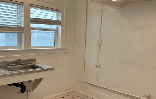 Studio, 1 bath, $1,400, Unit Unit 112