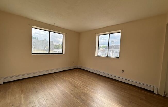 2 beds, 1 bath, $2,450, Unit 11