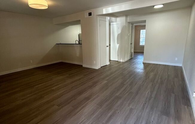 1 bed, 1 bath, 700 sqft, $1,224, Unit ELP2200-102