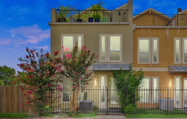 Luxury & Location: Spacious Home Minutes from Houston Hotspots