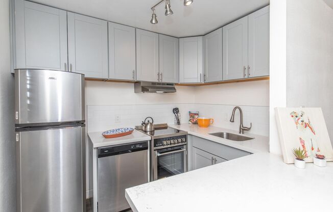 Studio, 1 bath, 450 sqft, $1,135, Unit J208