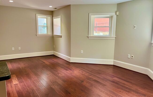 2 beds, 1 bath, $2,695, Unit Unit 6