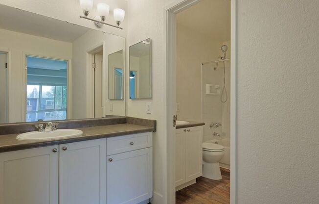 2 beds, 1 bath, 925 sqft, $2,350, Unit 223