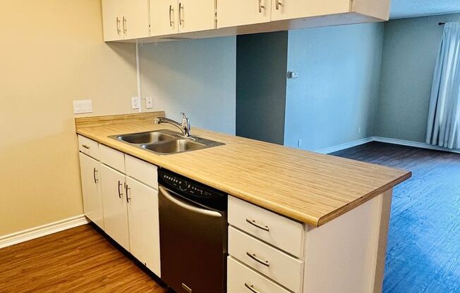 $500 OFF FIRST MONTHS RENT! Spacious 2-bedroom, 2-bath condo!