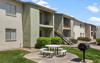 Palm Crest at Station 40 Exterior and BBQ and Picnic Area