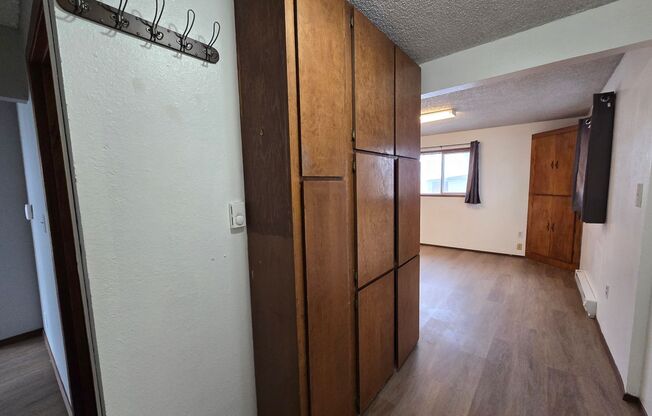 2 beds, 1 bath, $1,600