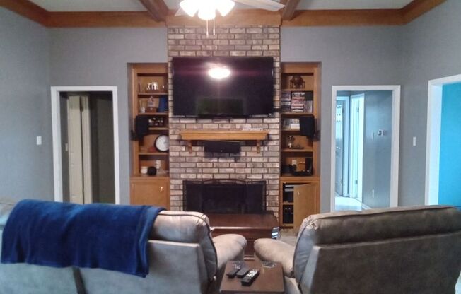 3 beds, 2 baths, $1,700