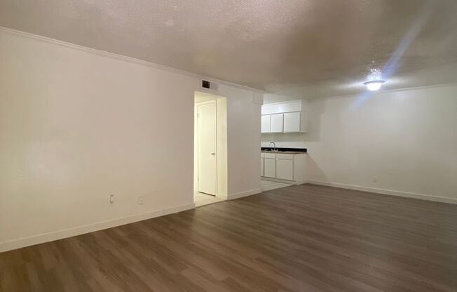 2 beds, 1 bath, 900 sqft, $1,250, Unit LAW11-102