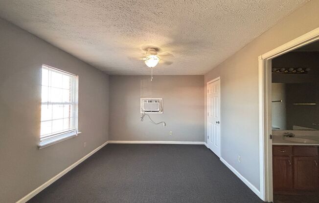 1 bed, 1 bath, 560 sqft, $725, Unit J66