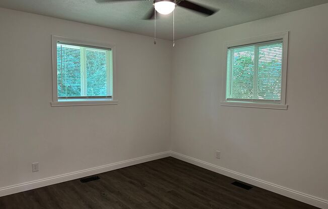 3 beds, 1 bath, 1,300 sqft, $1,450, Unit 3001