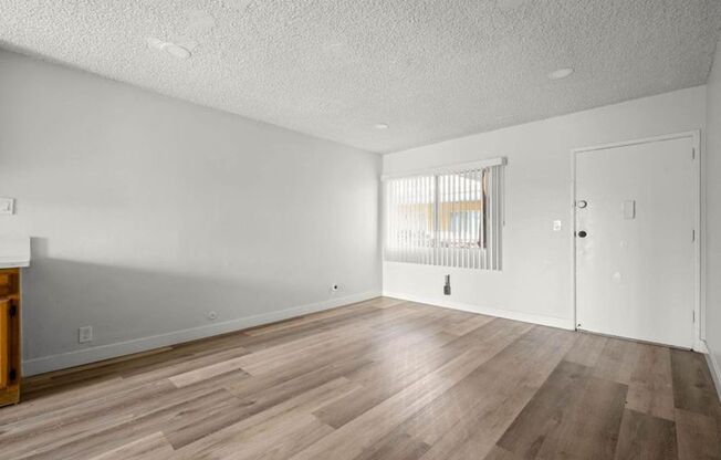 935 S Mariposa Ave