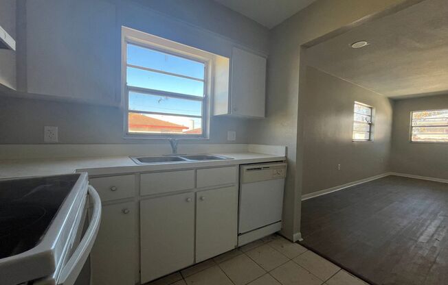2 bed/ 1 bath duplex