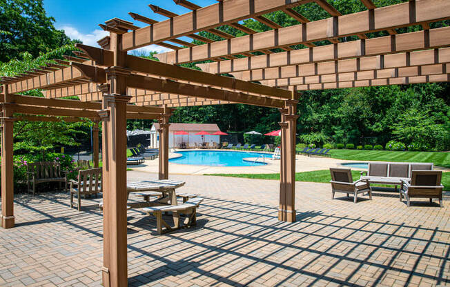 Atlantic Pointe poolside patio