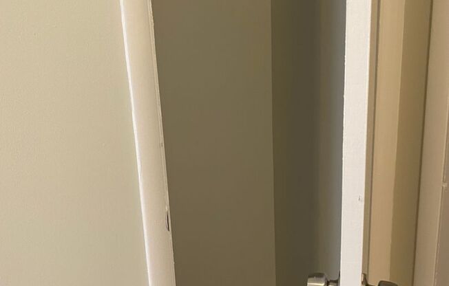 2 beds, 1 bath, 728 sqft, $750, Unit D4