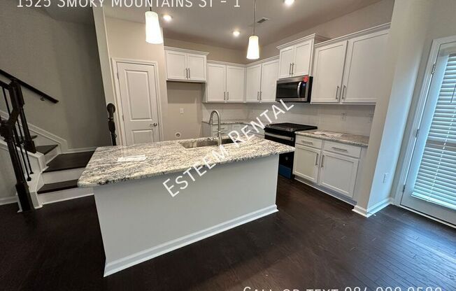1525 SMOKY MTN ST