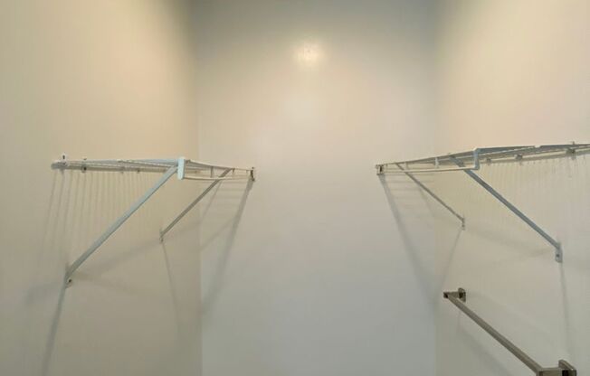 1 bed, 1 bath, 648 sqft, $1,095, Unit 1517 S. Theresa Ave. #101