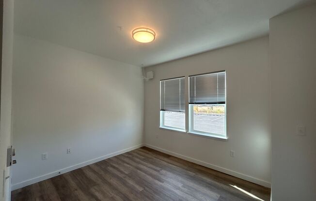 Studio, 1 bath, 639 sqft, $1,300