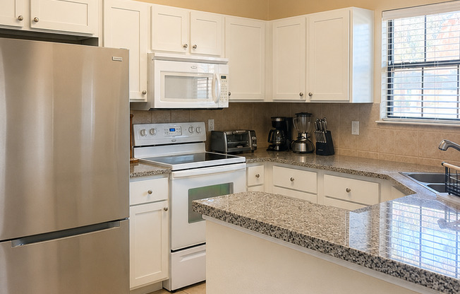 3 beds, 3.5 baths, $2,600, Unit # 804