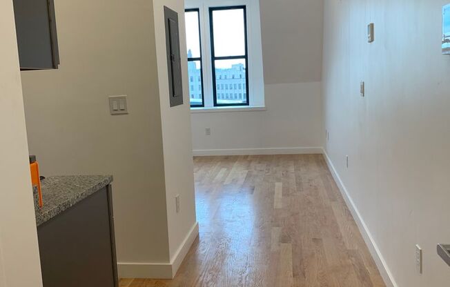 Studio, 1 bath, 415 sqft, $1,595, Unit 64-407