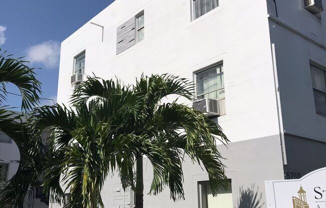 3 beds, 1 bath, 880 sqft, $2,300, Unit 5200-9
