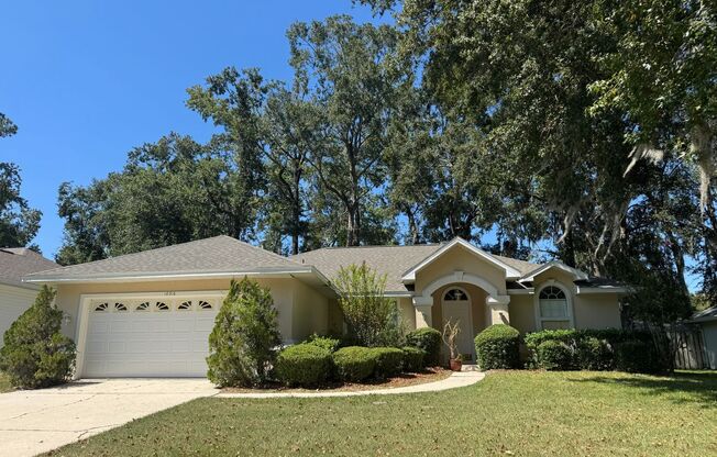 Charming 3-Bedroom Home in Broadmoor – Move-In Ready!