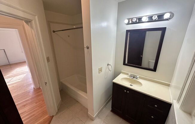 Studio, 1 bath, 450 sqft, $995, Unit A25