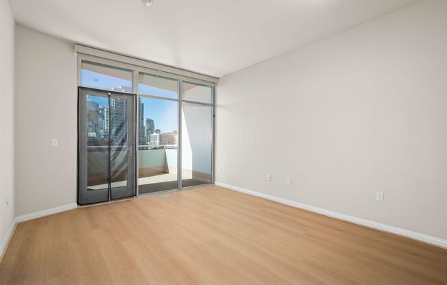 Beautiful Condo Right Across from Petco Park!