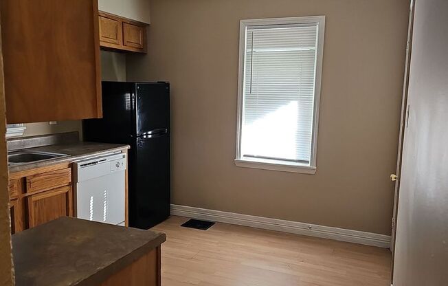 3 beds, 1 bath, $1,295