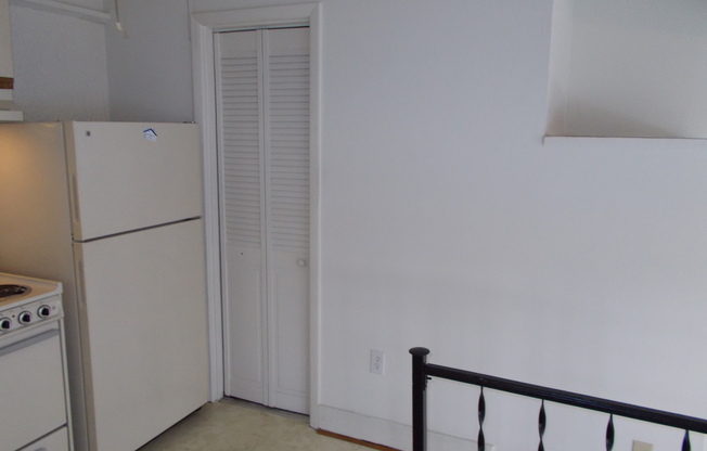 1 bed, 1 bath, $945, Unit Apt #6