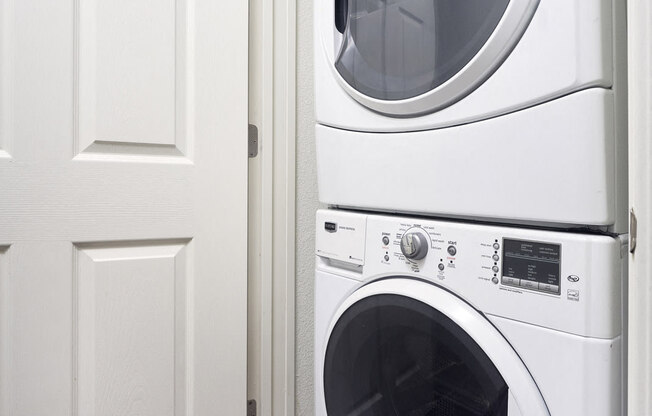 Washer/dryer closet