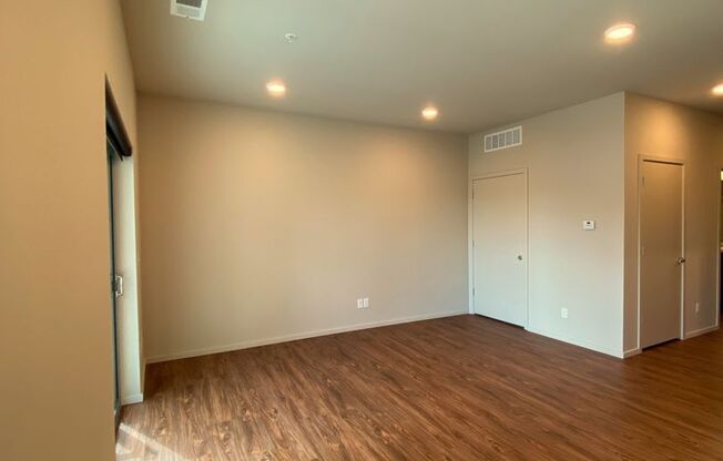 1 bed, 1 bath, 722 sqft, $1,510, Unit 465