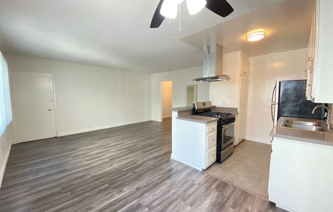 1 bed, 1 bath, 700 sqft, $2,395