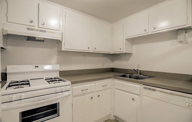 2 beds, 1 bath, 900 sqft, $1,395, Unit Unit 01