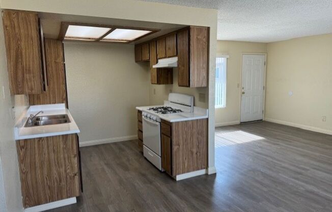 2 beds, 1 bath, 900 sqft, $2,495, Unit UNIT F