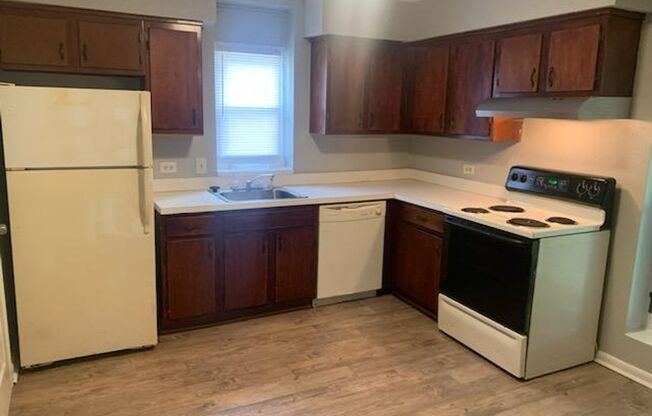Spacious Two Bedroom Apartment near Oceana