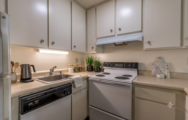 2 beds, 1 bath, 1,055 sqft, $1,950, Unit 150013