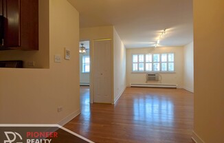625 W Wrightwood 202