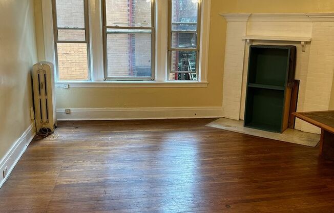 3 beds, 1.5 baths, $2,375, Unit 5806 Howe - 3