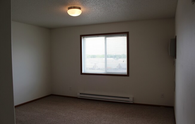 3 beds, 2 baths, 1,285 sqft, $1,425, Unit 301