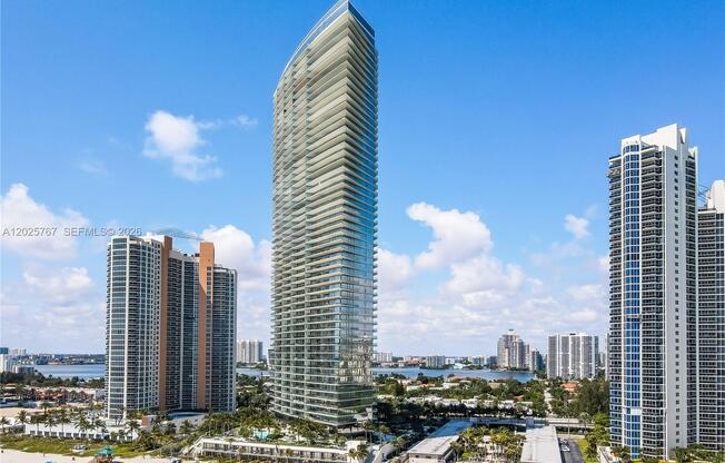 18975 Collins Ave 2205