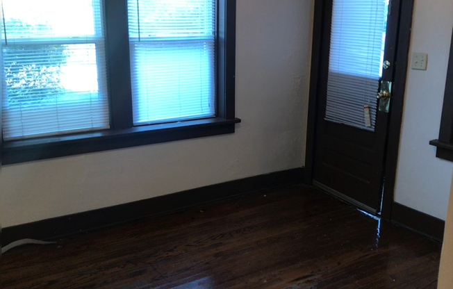 Studio, 1 bath, 400 sqft, $645, Unit 12