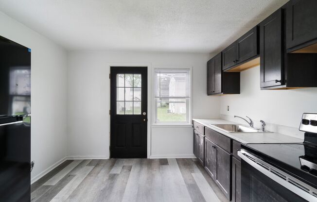 4BR Townhouse in Midland, PA!!
